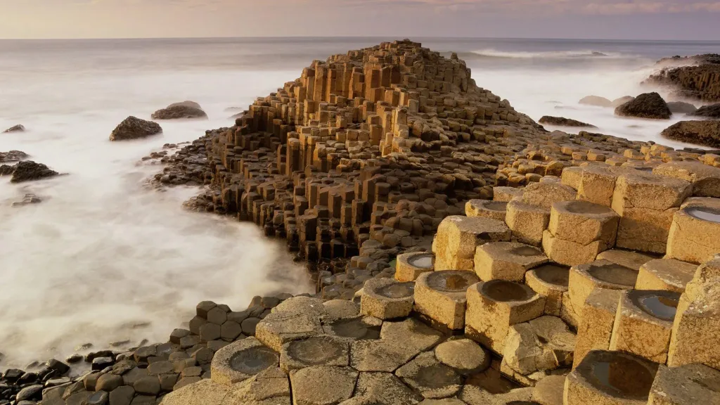 Northern Ireland, County Antrim, Giant's Causeway, basalt formations